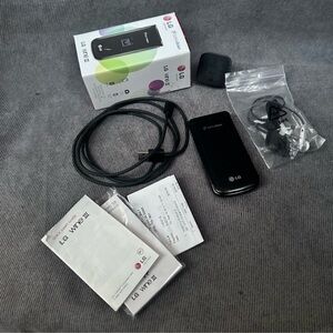 LG UN530 Wine III U.S Cellular Flip Phone WORKS W/ Original Box vintage